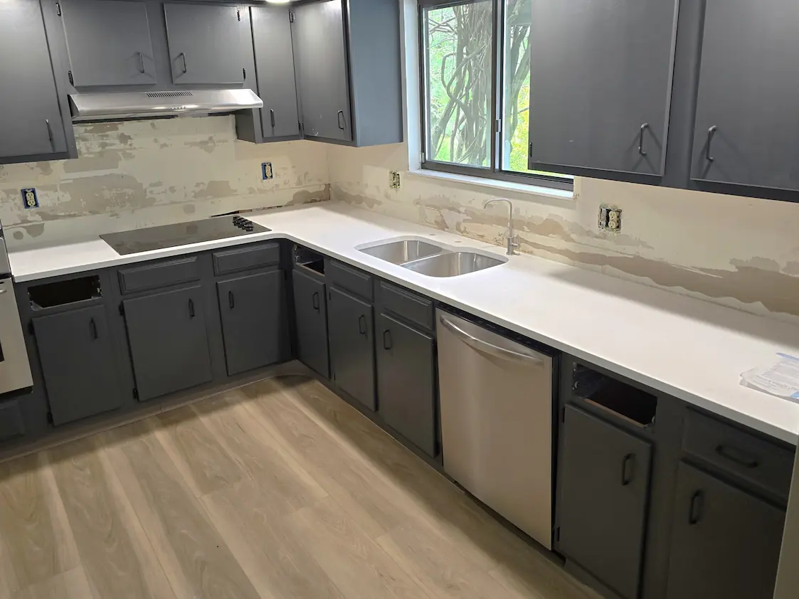 Contemporary Kitchen Remodel in Grove City, OH by Distinctive Countertops & Kitchens project photo
